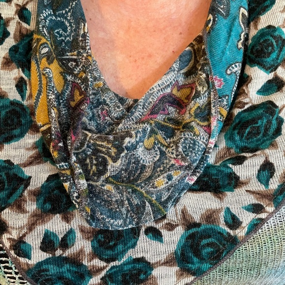 Tunic top with texture and style - Picture 3 of 7